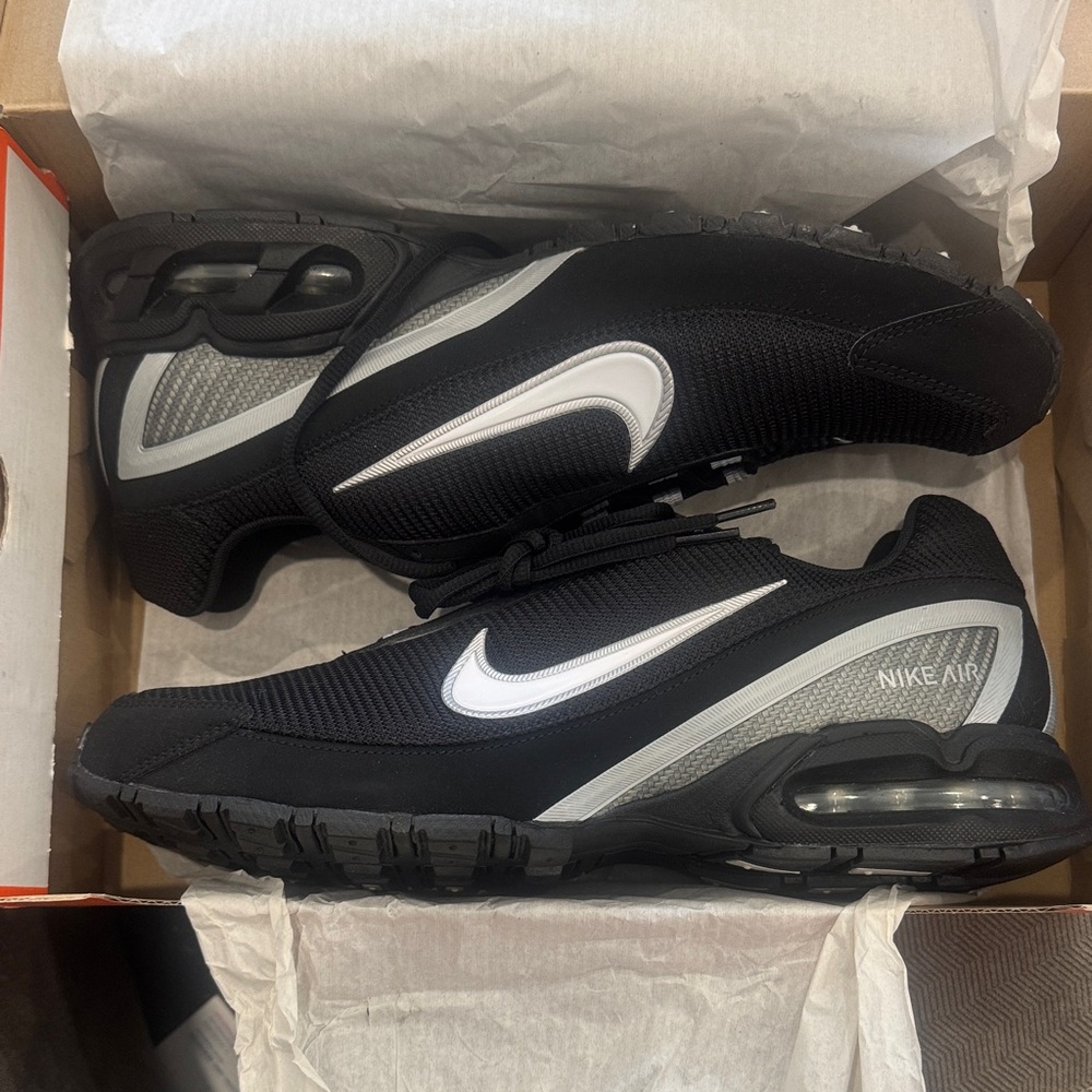 Nike Air Men's Black and Gray Athletic Shoes
